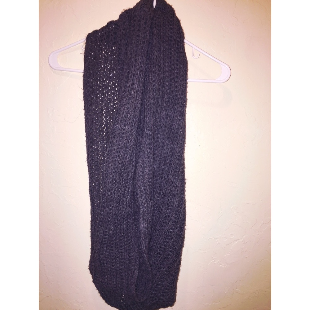 Chunky gray knit scarf